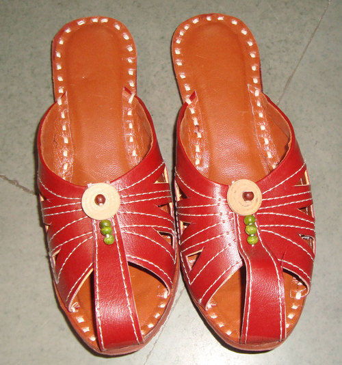 Red Classic Mojari