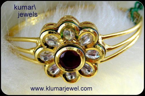 Sleek Kundan Bracelet