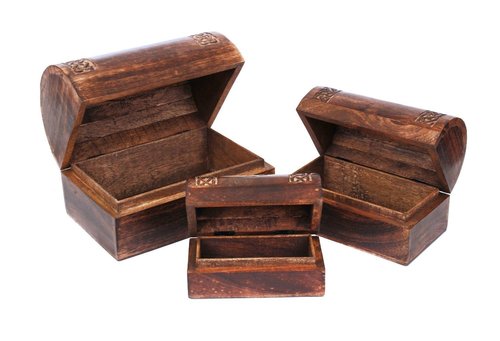 Set of 3 Shabby Chic Mango Wood Jewelery Keepsake Chained Hand Carvings