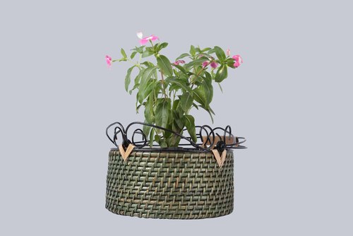 ROUND HANGING PLANTER 