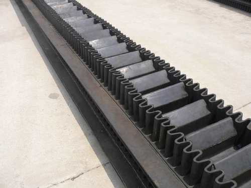 Belt With Side Wall Cleat