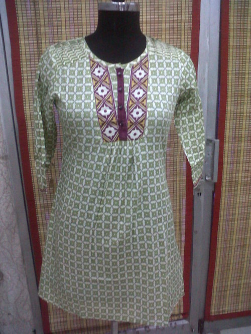 Tunics - Cotton, 28 Inch, Green | Floral Embroidery, Elegant Design, Comfortable Fit, Versatile Style