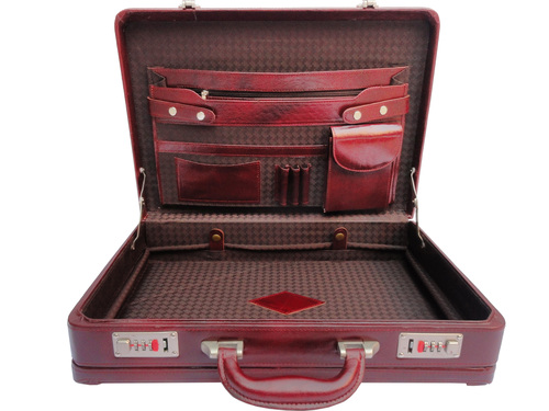 BRIEFCASE CHERRY OPEN