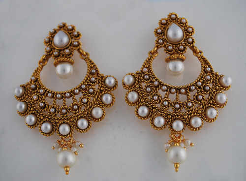 Veni Chand earring