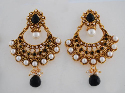 Veni Chand earring