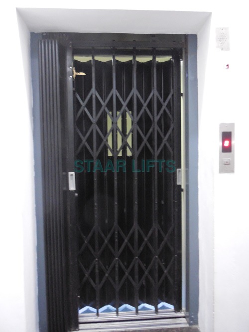 collapsible gate lift By STAAR LIFTS