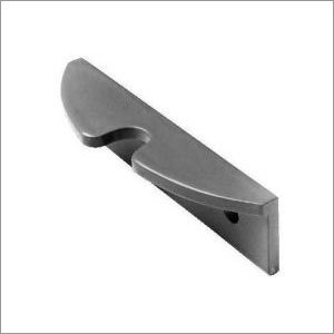 Reversible Central Closing Gate Catches
