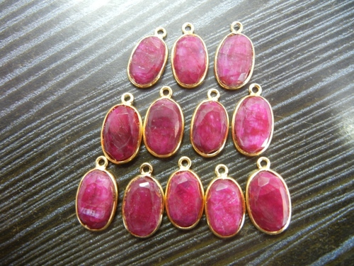 Dyed Ruby Connectors