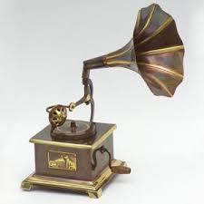 GRAMOPHONE ANTIQUE LOOK