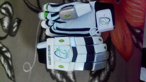 White Apg Kuldeep Diamond Batting Gloves