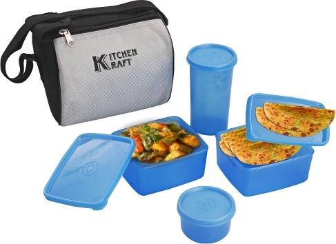 Plastic lunch box