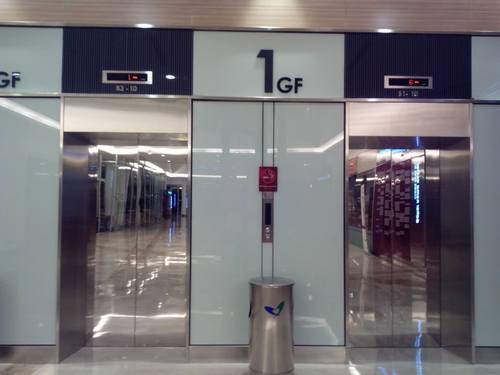 Hydraulic lifts with ss mirror finish doors