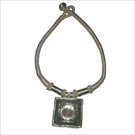 Cut Rose Engraved Pendant Thread Necklace