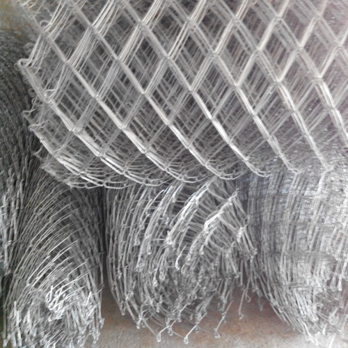 Metallic wire chain link fence