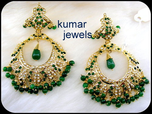 Emerald And Pearl Earring