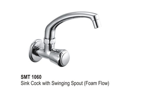 Sink mixer with swinging spout