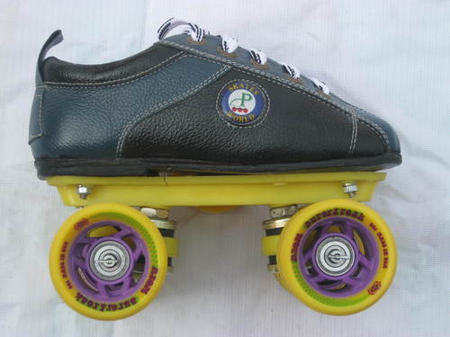 Skate Freak - Medium Size, EVA Insole & TPR Outsole | Unisex Children's Anti-Scratch Helmet with Breathable, Anti-UV, and Waterproof Features