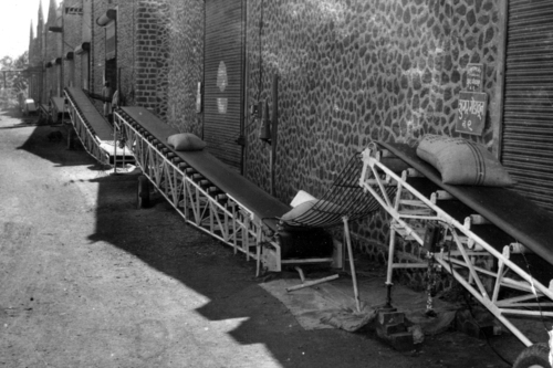 Lengthy portable belt conveyor