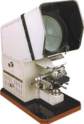 Polarising Projection Microscope