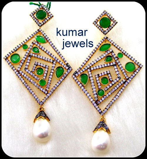 Diamond and Emerald Earring
