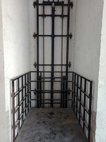 Hydraulic Lift Load Capacity: 500-2000 Kg Kilograms (Kg)