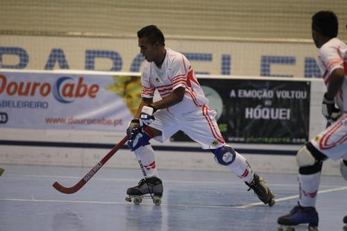 Ice Hockey Skates - Viscose/Polyester Large Size Sturdy Design with Easy Movable Grip and Seamless Finish