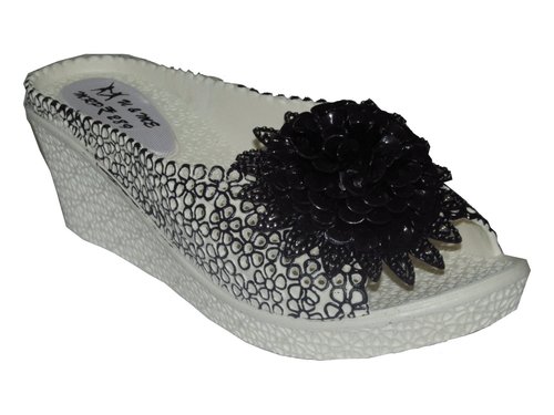 Ladies pcu Sandal in black colour
