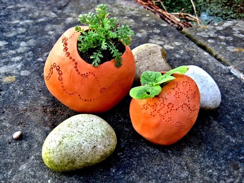 Rock shape flower pot