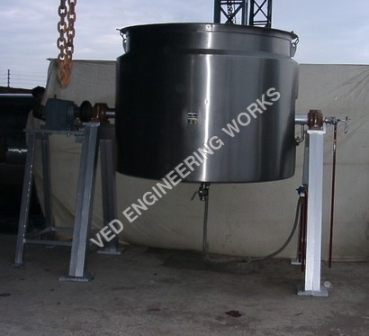 Tiltable Boiling Pans or Vessels Tiltable Boiling Pans or Vessels