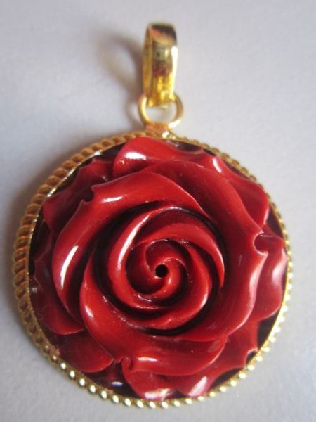 GOLD PLATED RED STONE FLOWER PENDANT