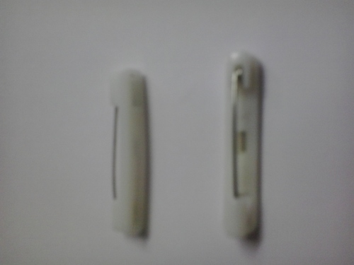 STICKING SAFTY PIN