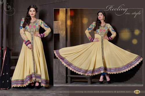 Recling In Style With Embroidery & Golden Zari