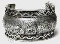 Metel Cuff Bracelet