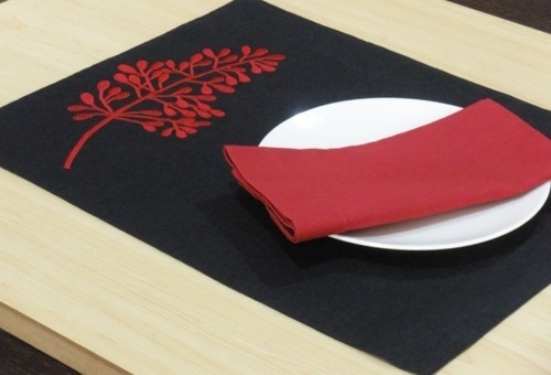 Place Mat - Polyester, 12x18 Inches, Black | Heat Resistant, Durable, Easy Cleaning, Stylish Table Protection