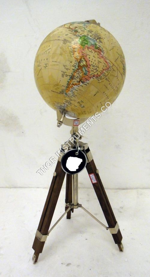 World Classic globe with wood Globe on Tripod