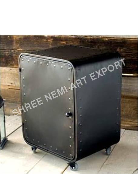 Iron Bed Side With Wheel - Color: Black