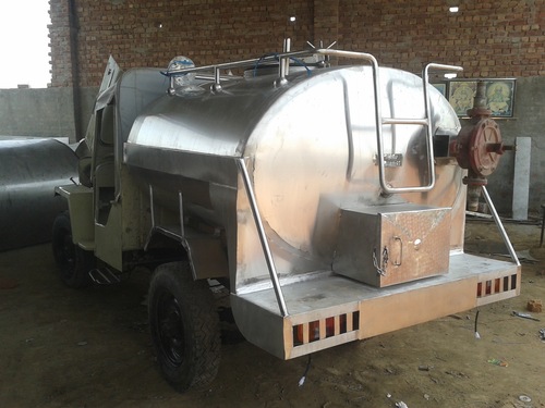 Road Milk Tanker - Stainless Steel, 1200 Liters Capacity | CIP Cleaning System, Customizable Dimensions, Efficient Transport, Durable Material, Insulation