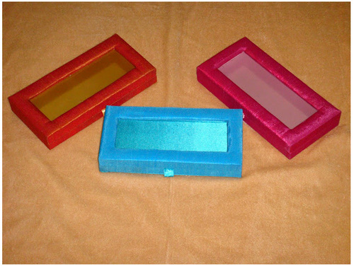 Gaddi Box Window