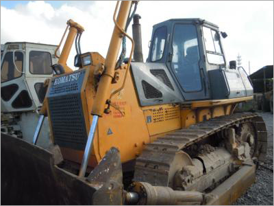 komatsu D65E-12 Bulldozers