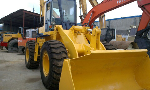 Komatsu WA300 Loader - 2.5 M³ Bucket, 3.0 M³ Capacity, Yellow | Powerful Engine, Low Fuel Use, Durable Design, Easy Operation