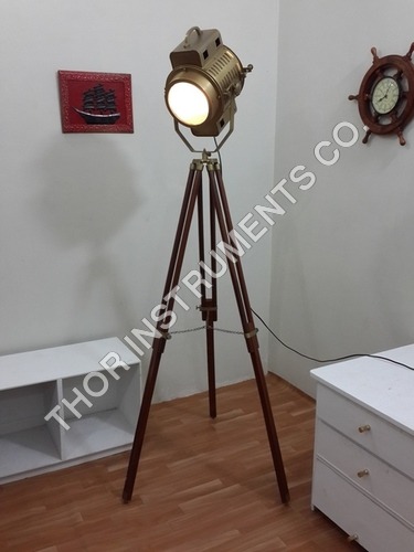 VINTAGE ANTIQUEHollywood Tripod Floor Lamp