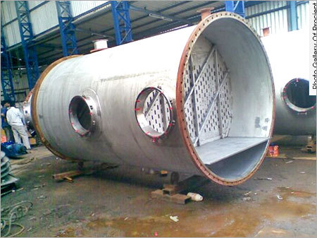Tray Type Distillation Column