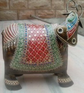 Hand Painted Metal Cow Decorative and Gift Items