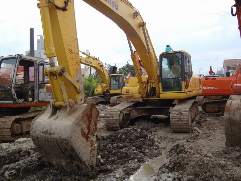 Komatsu pc300-7