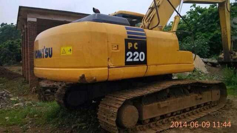 Komatsu pc220-8