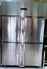 Refrigerador comercial de cuatro puertas
