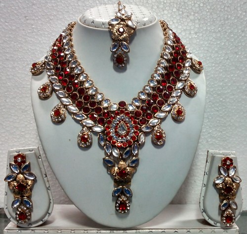 Auntiuq Kundan Necklace Sets - Metal Kundan, Red | Elegant Wedding Wear Matching Set