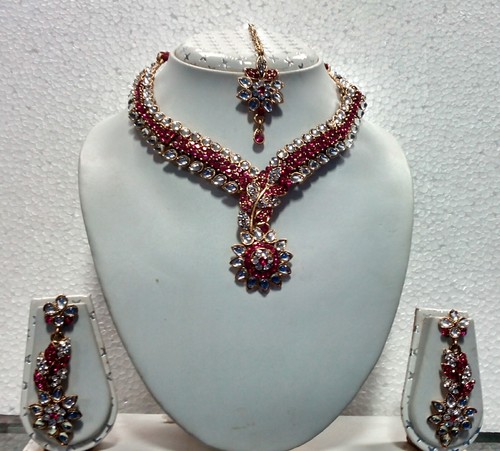 Auntiuq Kundan Necklace Sets - Gold-Plated Kundan, 16-18 Inch, Pink | Elegant Design, Drop Earrings, Wedding Attire