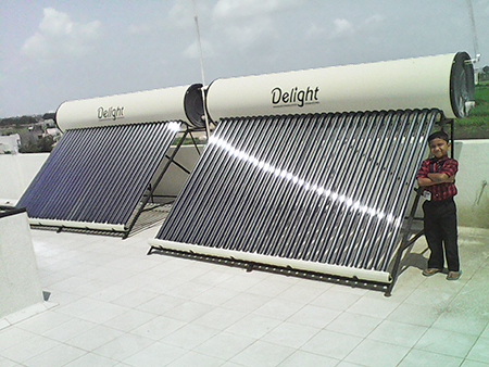 Commercial solar water heater