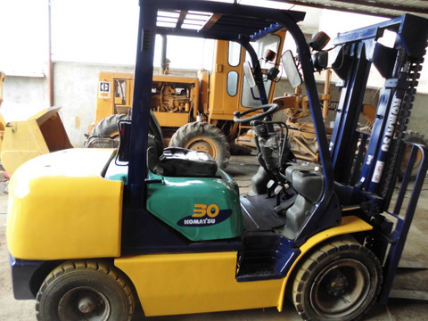 Komatsu 3T Forklifts - Diesel 3000kg, 4-5m Lift Height | Easy Operation, Low Noise, Fuel Efficient, Durable, Reliable